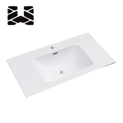 Odą primenantys dervos vonios stalviršiai